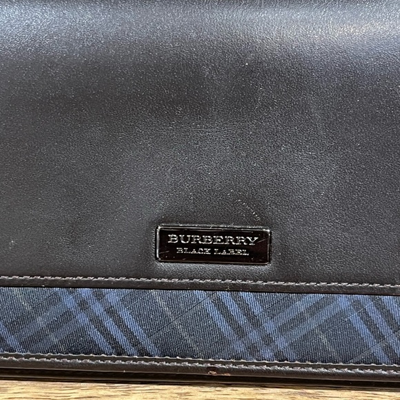 Authentic Buberry leather wallet - Picture 13 of 14